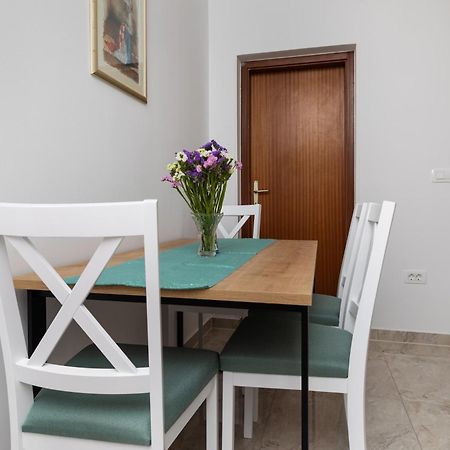 Apartments With A Parking Space Pisak, Omis - 5975 Εξωτερικό φωτογραφία